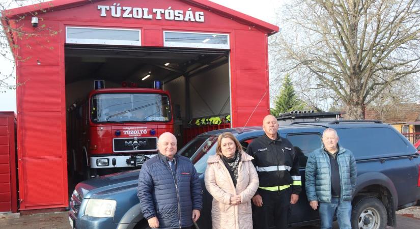 Általános iskolás kisfiú is adott pénzt a tűzoltóberendezés megvásárlásához Nyárlőrincen  fotó