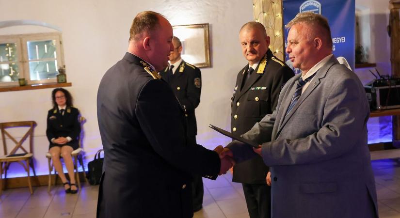 Köszönet a szolgálatért: Takács Károly is elismeréseket adott át a Rendőrnapon