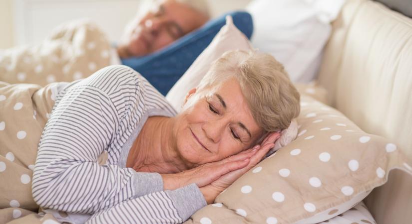 Nehezen megy az alvás 50 felett? 51 meglepő tipp álmot hoz a szemedre