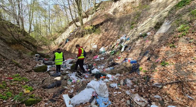 Tavaszi Erdei Nagytakarítás: közös erővel tisztult meg Bálványos és a Szent Anna-tó térsége