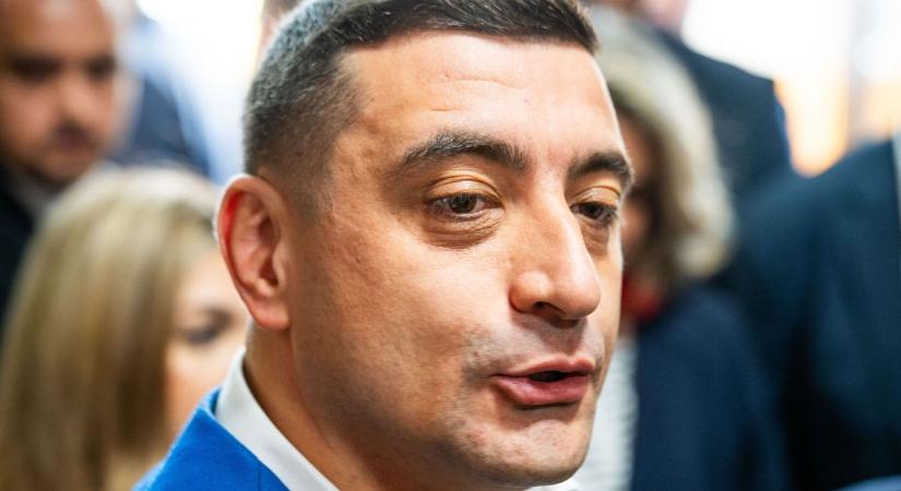 Szentségtelen szövetség: a szélsőjobb és a baloldal együtt döntené meg a román kormányt