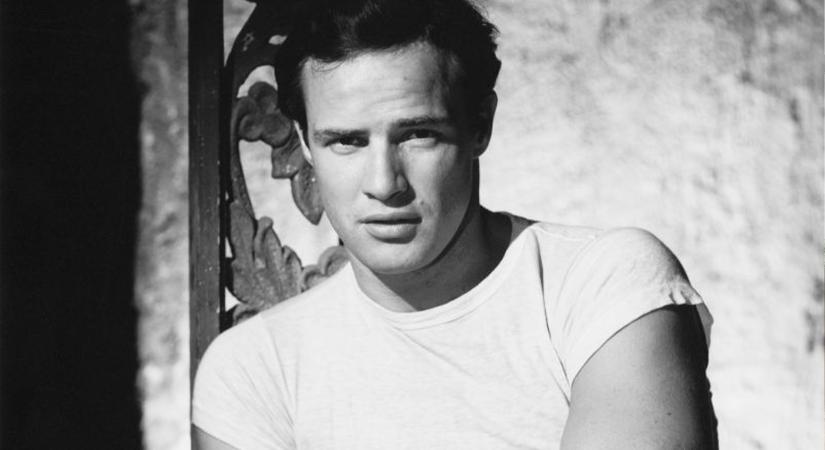 Marlon Brando, James Dean és Brigitte Bardot is imádta – így lett ikonikus a fehér póló