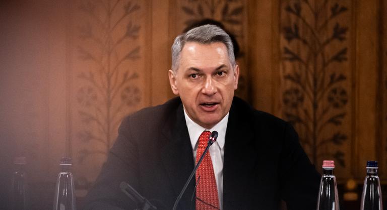 Lázár János elárulta, miért nem hívja ki Orbán Viktort a pártelnökségért