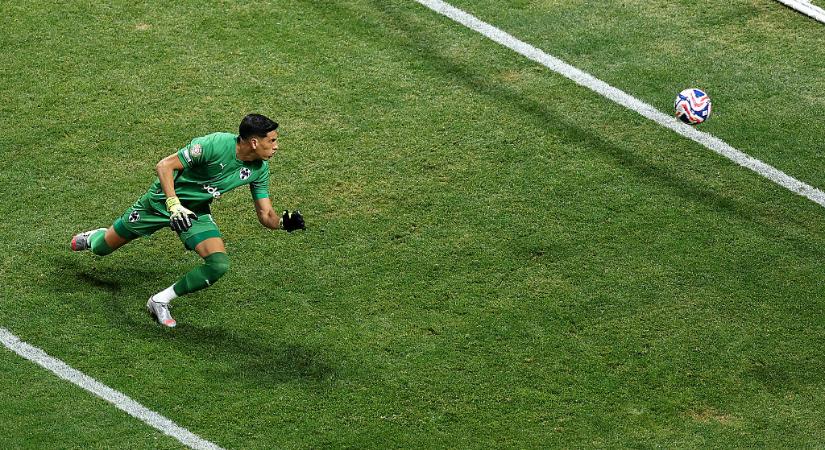 Bocsánatot kért az ellenfelét megütő argentin kapus: „Átléptem egy határt”