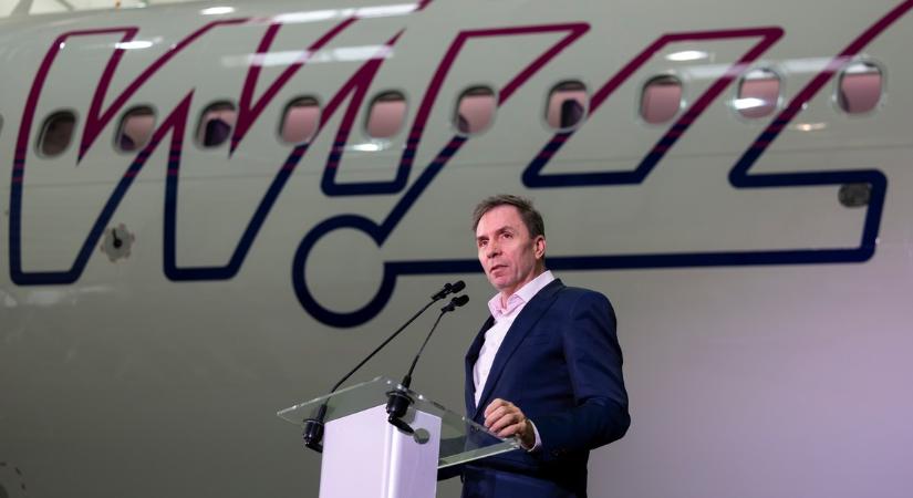 Drága a repülés, mégis több a foglalás, mint tavaly: a Wizz Air vezére reagált a kerozinhiány miatti félelmekre