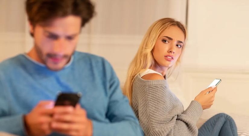 "A barátnőm férje más nőknek ír pikáns üzeneteket: Mit tegyek?"