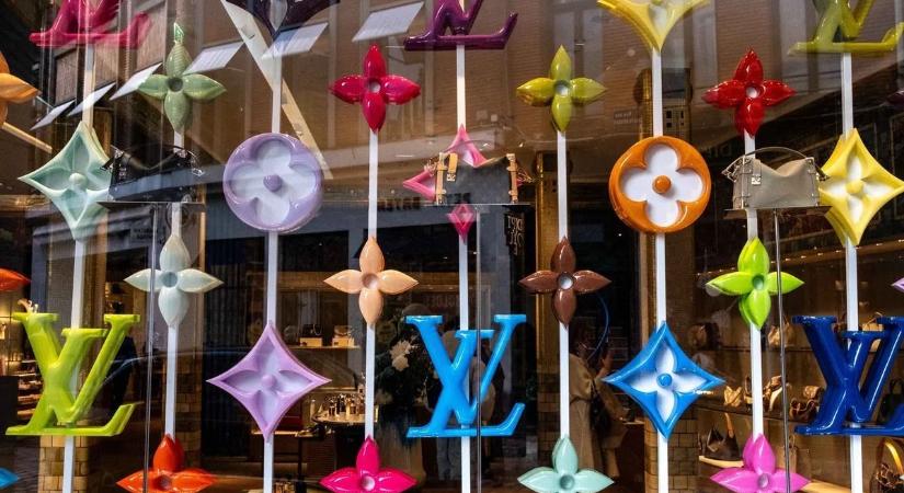 A luxusszektor lassulása közepette nyílt meg a fényűző Louis Vuitton Hotel – fotók