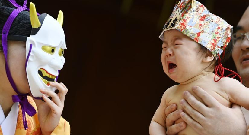 Ezen a japán fesztiválon babák százai sírnak: így űzik el a gonosz szellemeket