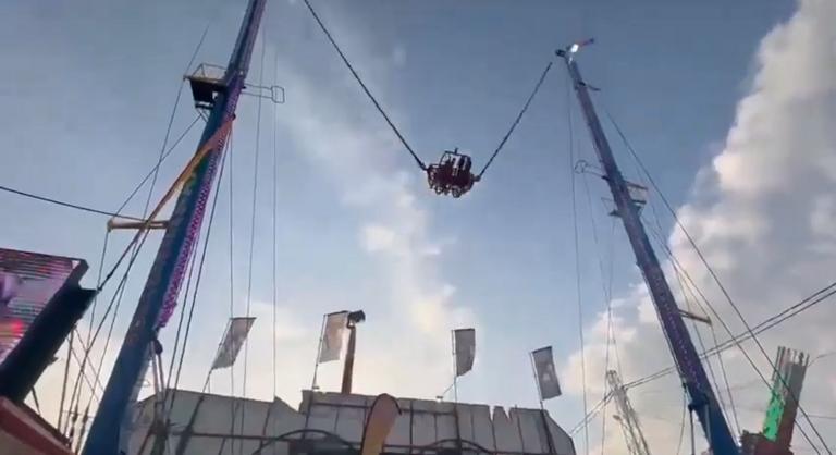 Elszakadt egy vidámparki katapultjáték kötele a sevillai tavaszi vásáron