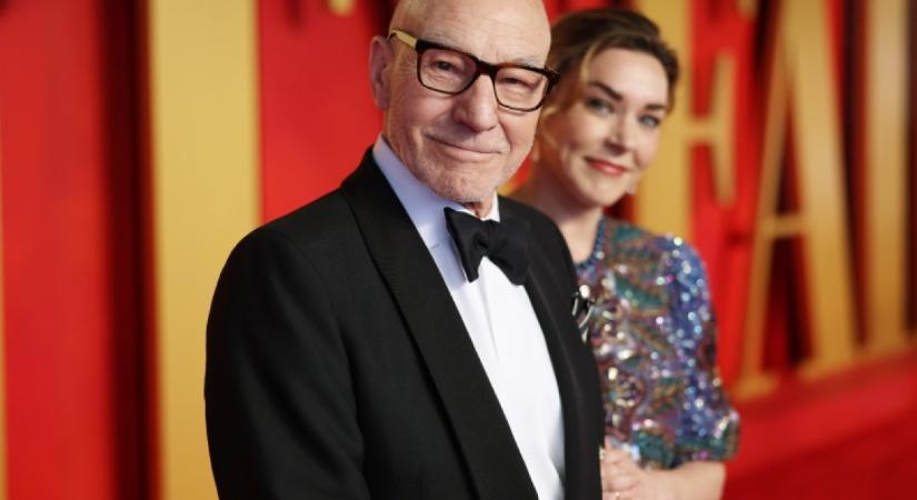 38 évvel fiatalabb nőt szeret a Star Trek 85 esztendős sztárja: gyönyörű hölgy ejtette rabul Patrick Stewart szívét