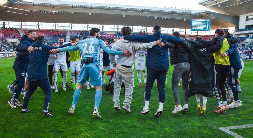 Vasas: a sportigazgató a vezetőedző jövőjéről és az átigazolási tervekről is beszélt