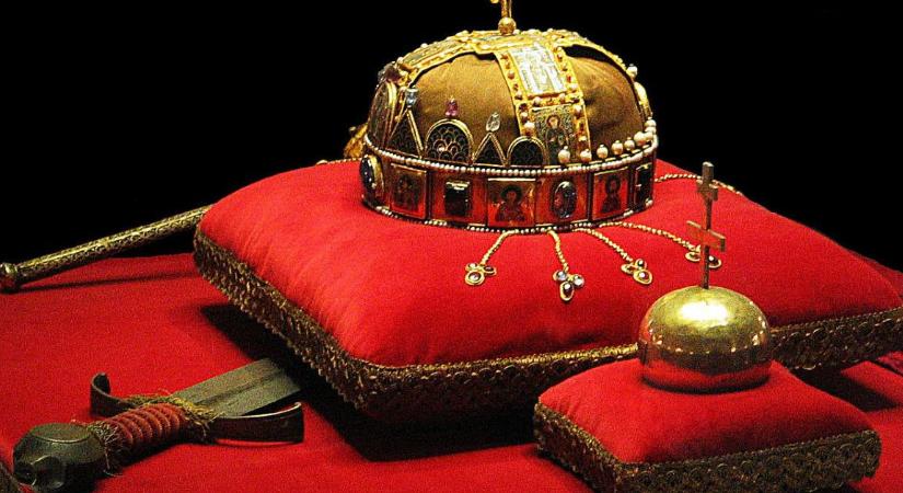 A Szent Korona Testület nem támogatta, hogy az Országház plenáris üléstermében tegyenek esküt a képviselők a korona előtt