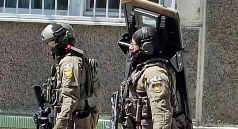 Kelenföldi túszdráma: sosem látott fotók az akcióról – Galéria