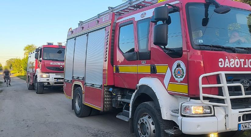 Nagy erőkkel vonultak ki a tűzoltók Mindszentre