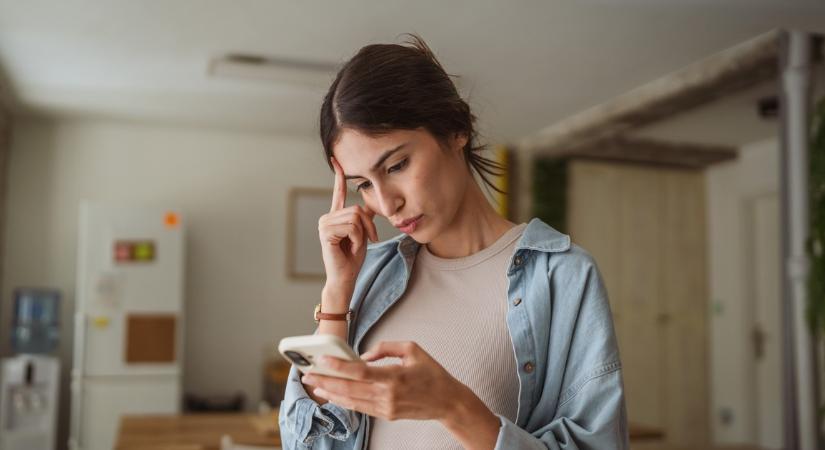 Itt a nagy bejelentés, fontos szabályt hozott az EU a mobiltelefonokkal kapcsolatban