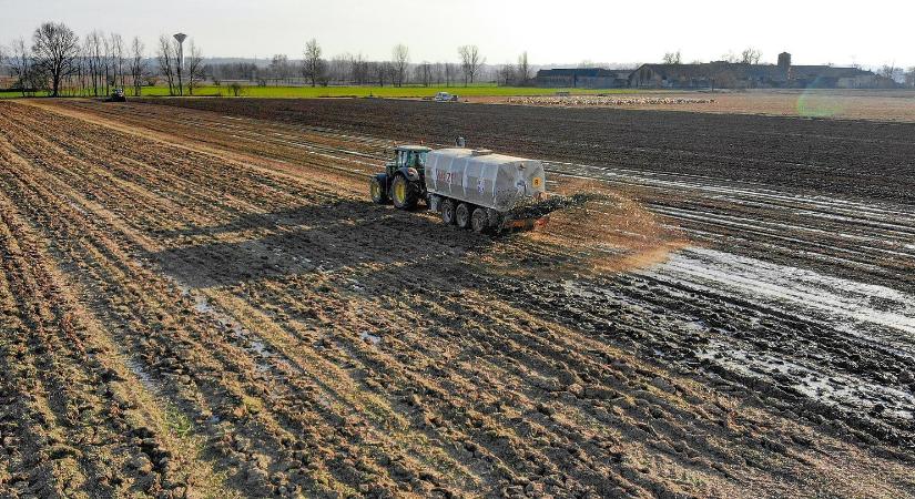Országszerte megkezdődtek a tavaszi trágyázási munkák