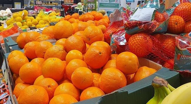 Május 1-i nyitvatartás 2026: így lesznek nyitva a boltok a hosszú hétvégén