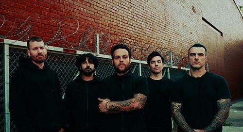 Nyolcadik lemezével tér vissza Budapestre a Stick To Your Guns