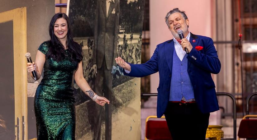 Hallott már a lépcsőhurutról? A Szenes-emlékkoncerten kiderült, hogy van olyan sztár, aki ezzel küzd