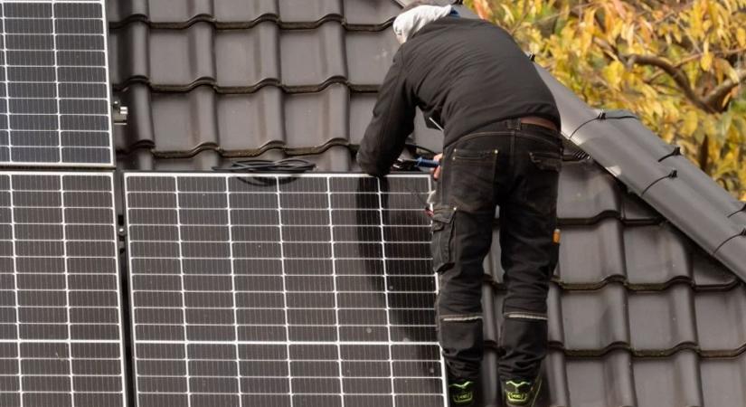 Órákon át tartott a magyarországi napelemesek rémálma: senkinek nem kellett az áram – még Paksot is lejjebb kellett tekerni