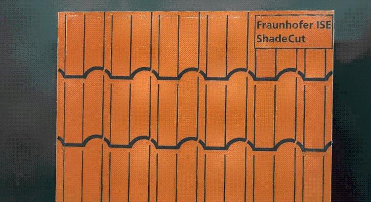 Itt a napelem, ami tetőcserépnek álcázza magát