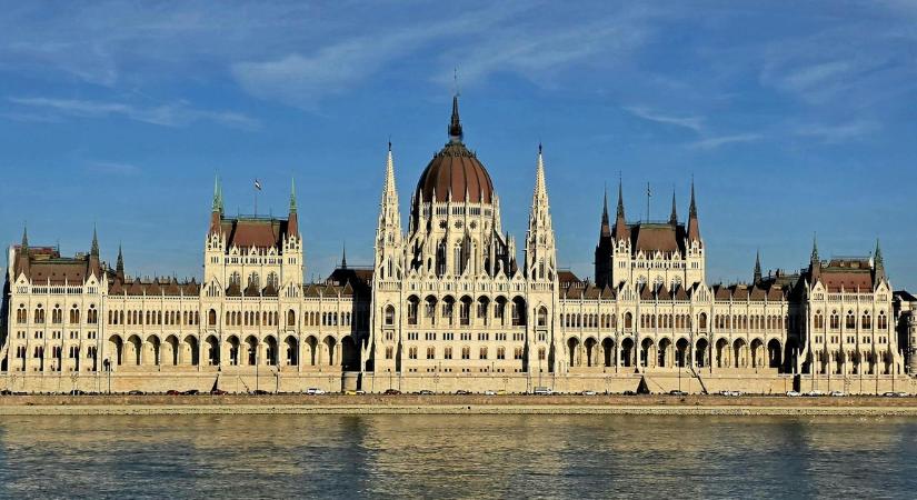 Gőz erővel folyik a munka az Országgyűlés megalakulásához, így készítik elő a "nagy napot"