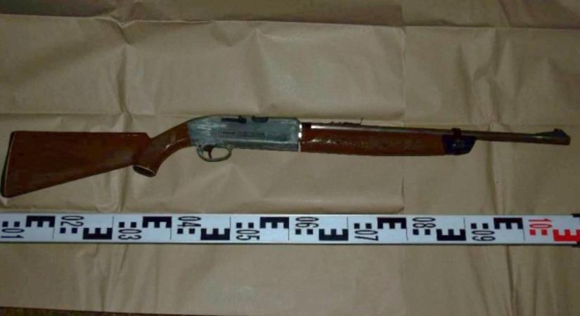 Fegyverrel fenyegette a szomszédjában játszó gyerekeket a debreceni férfi