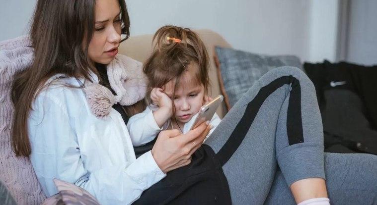 Miért csak a gyerek képernyőidejéről beszélgetünk, amikor az egészséges családi működésről van szó?