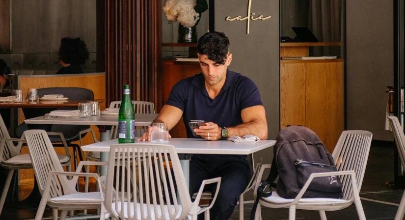 Bajban lehet az emberiség, egyre kevesebbet beszélünk