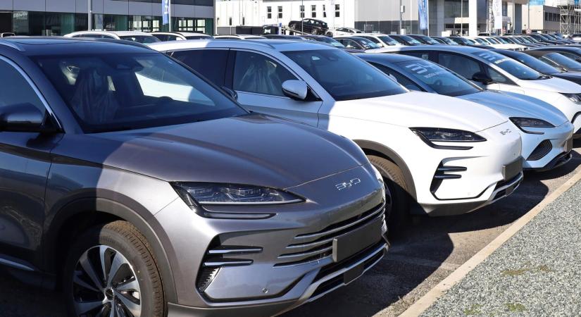 Fityiszt mutatnak az emelkedő benzináraknak az európai autósok – Kína dörzsölheti a tenyerét