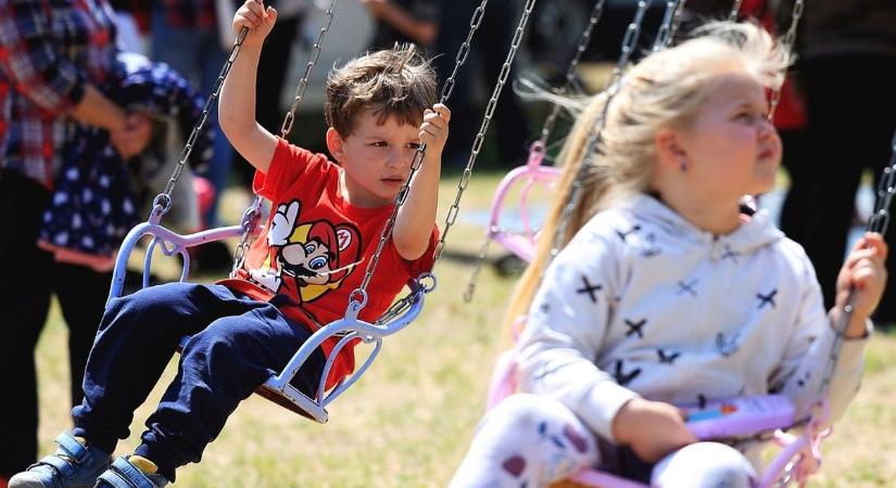 Családi majális sztárfellépőkkel a szolnoki Tiszaligetben: itt van minden, amit tudni kell a rendezvényről!