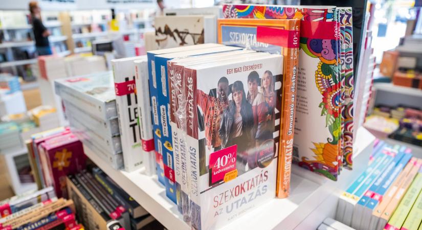 A könyvek fóliázása uniós jogot sért. Mi vár a magyar könyvpiacra a kormányváltás után?