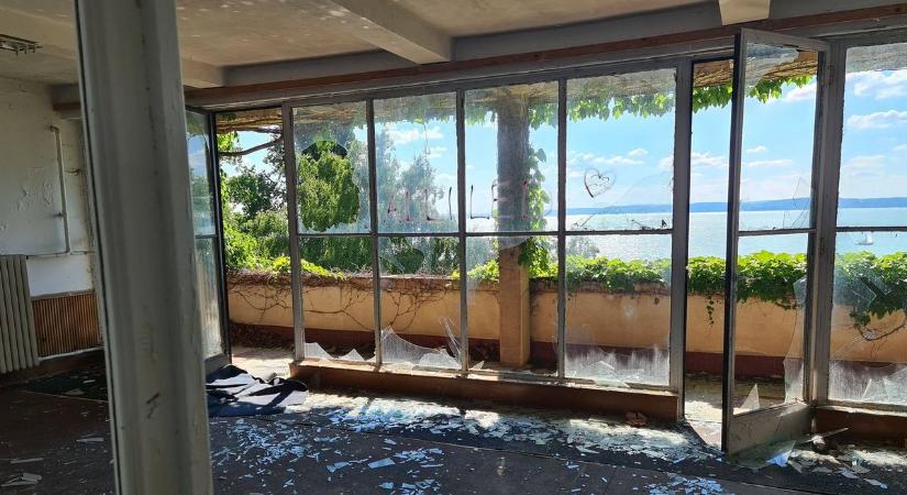 Így pusztul a Club Aliga a Balaton partján, az egykori legendás pártállami üdülőhely (galéria)