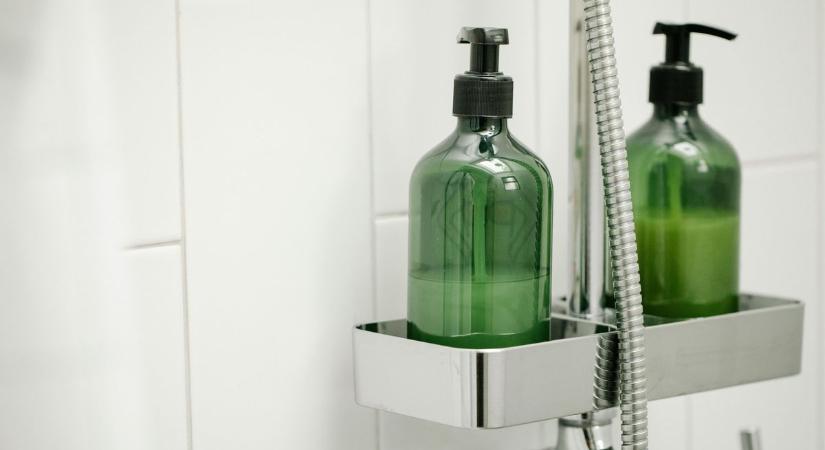 Ennek nemcsak a magyarok nem örülnek majd: az iráni konfliktus hatása a drogériák polcain is megjelenhet