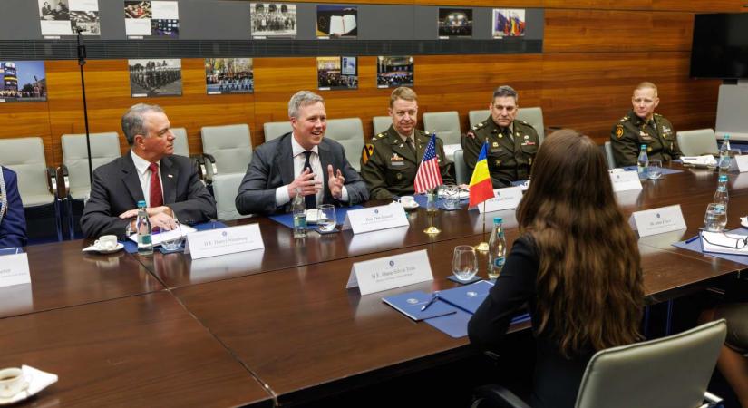 Hadiipari beruházásokról is egyeztetett az amerikai delegációval a külügyminiszter