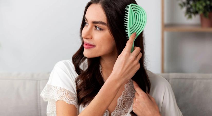 Fejbőrmasszírozó csoda? Tényleg segít hajhullás és migrén ellen