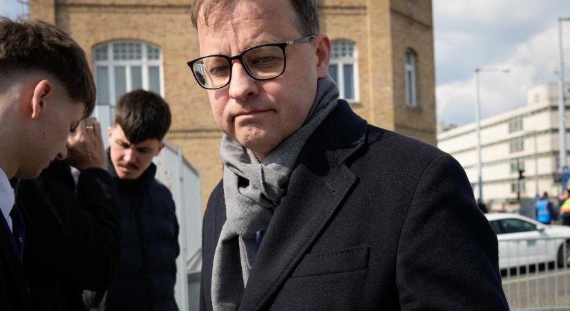 A Fidesz-frakció munkatársának lakásában találták meg a lengyel hatóságok elől menekülő Marcin Romanowskit