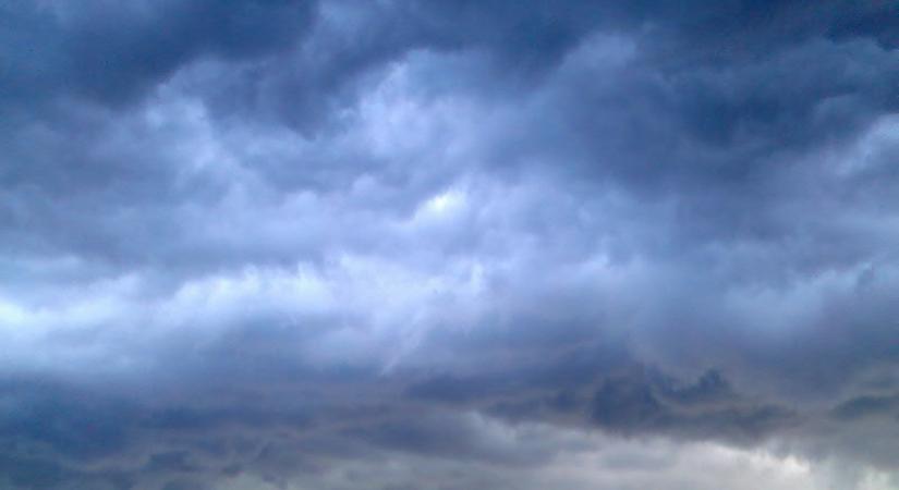 Vékony felhőzet takarhatja a napsütést