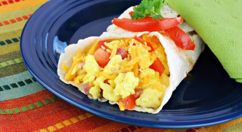 Tele van vitaminnal, és pár perc alatt kész: rém egyszerű reggeli fogás tojásból