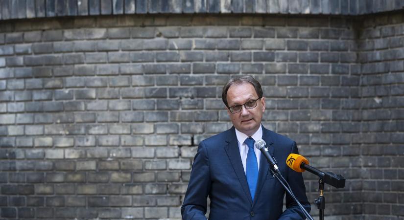 A pécsi Fidesz elnökségéről is lemond, végleg visszavonul a politikától Hoppál Péter