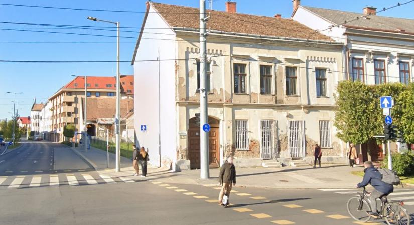 Feltételekkel adnák el a debreceni sarokingatlant