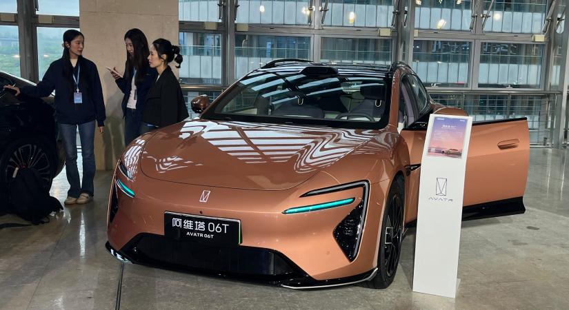 Türkiz helyzetjelző mutatja Kínában, hogy a jövő megérkezett