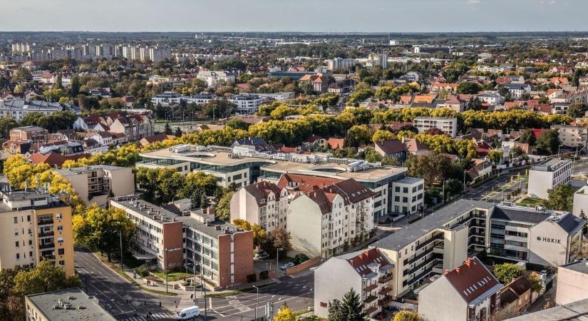 Egy lakótömb eladásáról dönthet a debreceni önkormányzat, de szigorú feltételeket szabna hozzá