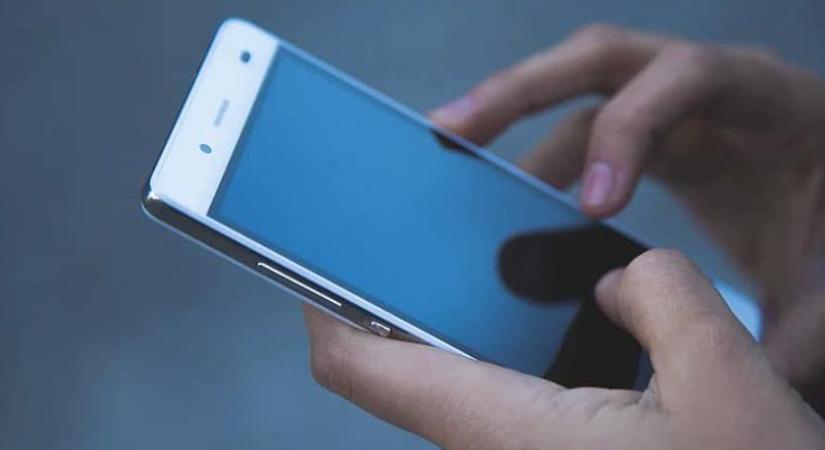 Munkatársa adataival vásárolt telefont egy konyári