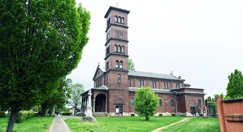 Szentlélek templom: kirepítették a galambokat az építészeti remekműből