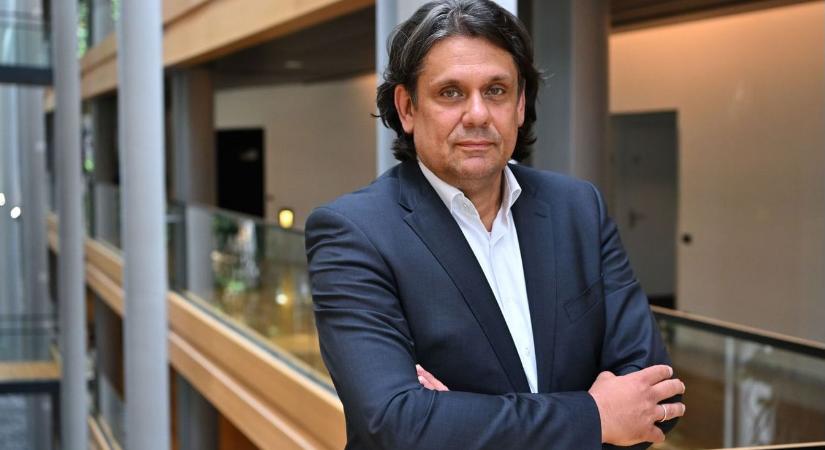 Deutsch Tamás mentelmi joga veszélybe került: Magyar Péter édesanyja jelentette fel