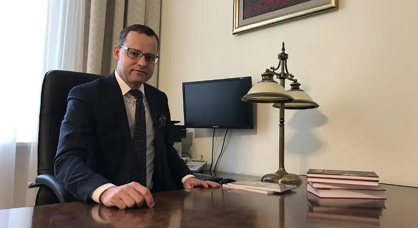 Szoros szálak: Kocsis Máté titkáránál lakik a korrupcióval vádolt Marcin Romanowski