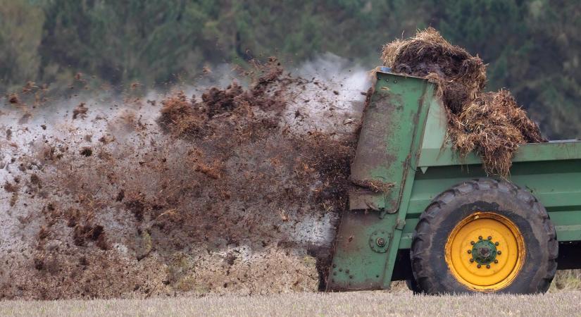 Mostanra az egész országban folynak a tavaszi trágyázási munkák