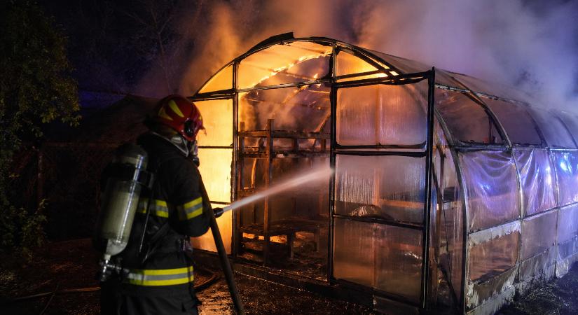 Robbanás miatt tűz ütött ki egy üvegházban Marosvásárhelyen