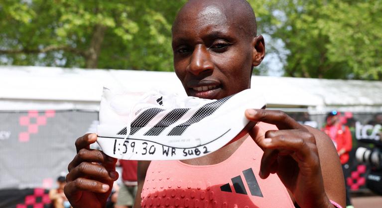 Ebben a forradalmian új űrcipőben törték át az áttörhetetlennek hitt álomhatárt